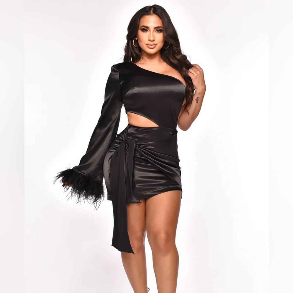 Black one shoulder feather satin  dress SMALL